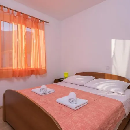 Apartman In With Sea View, Balcony, Air Conditioning, Wifi