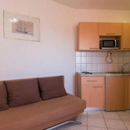 In With Sea View, Balcony, Air Conditioning, Wifi Lägenhet