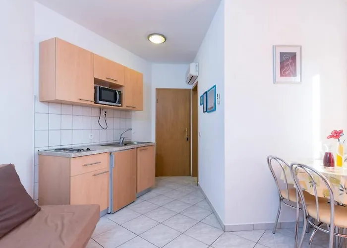 In With Sea View, Balcony, Air Conditioning, Wifi Apartman *